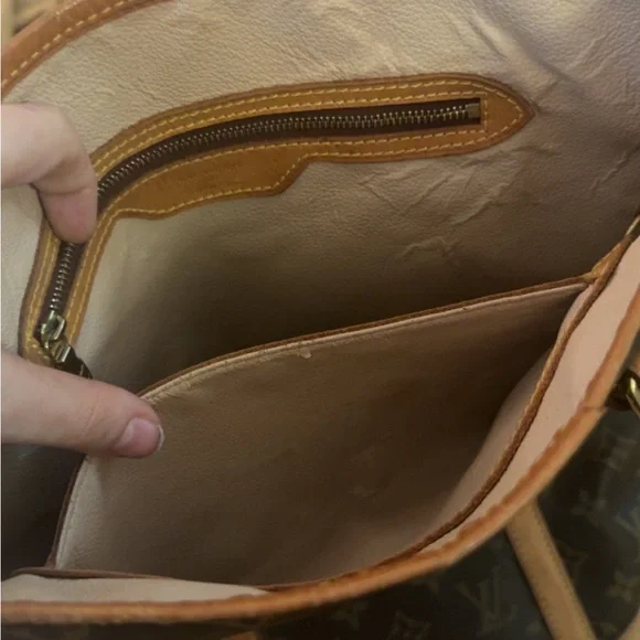 Louis Vuitton Bucket Monogram Shoulder Bag - Picture 12 of 17